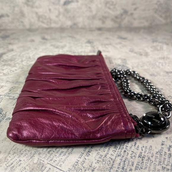 GUCCI Metallic Calfskin Galaxy Wristlet - Picture 2 of 13